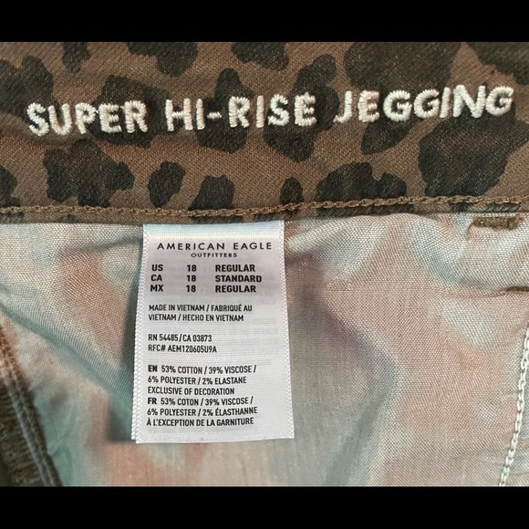 American Eagle Cheetah Jeggings NWOT - Picture 3 of 4